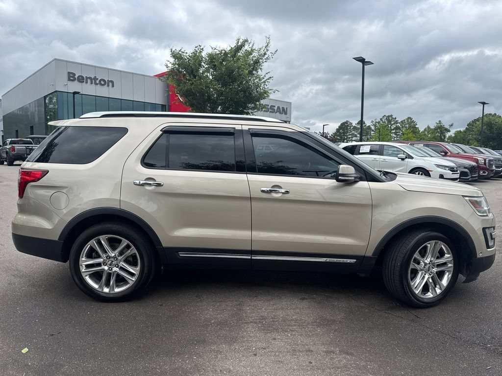 Used 2017 Ford Explorer Limited w/ Equipment Group 301A FWD image 7
