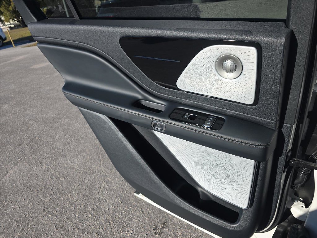 New 2026 Lincoln Aviator Reserve AWD/4WD image 9