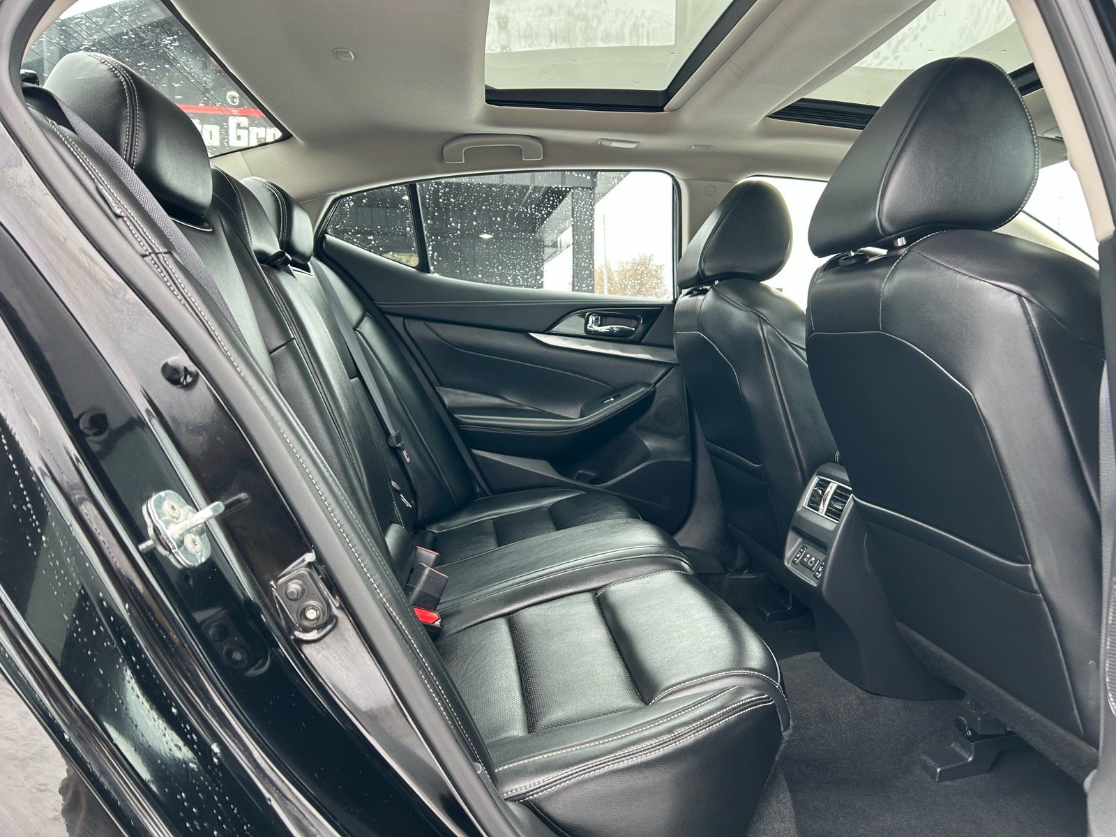 Used 2023 Nissan Maxima SL image 15