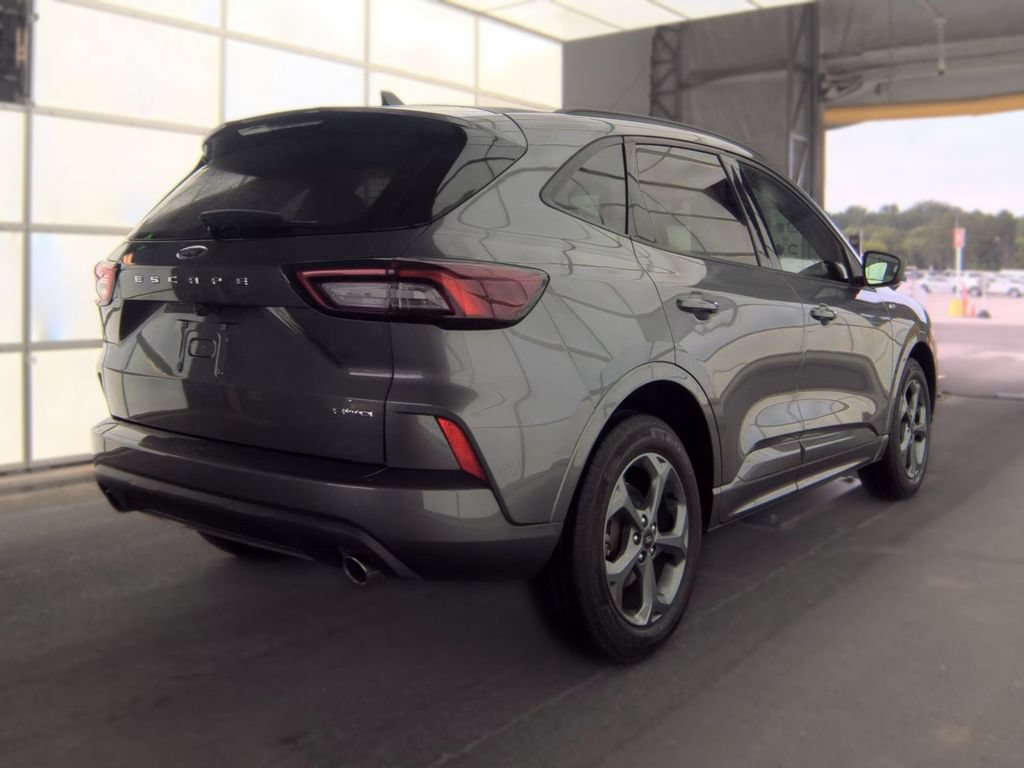 Used 2023 Ford Escape ST-Line AWD/4WD image 2