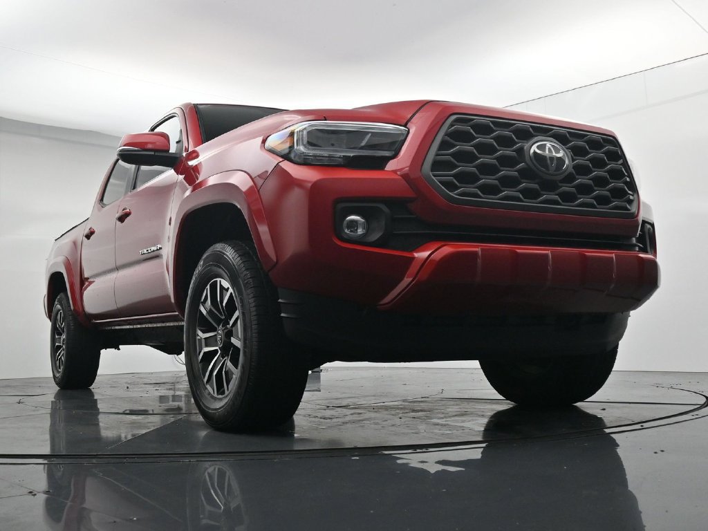 Used 2022 Toyota Tacoma TRD Sport w/ TRD Premium Sport Package AWD/4WD image 32