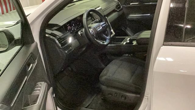 Used 2025 GMC Acadia Elevation AWD/4WD image 17