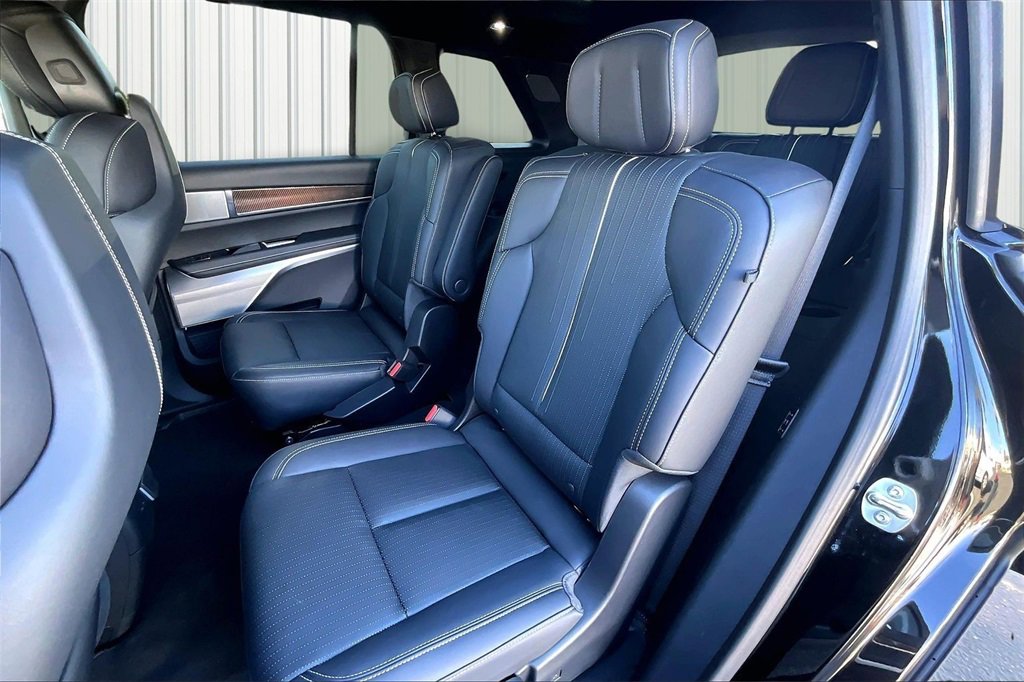 Used 2026 Cadillac Vistiq Sport image 19