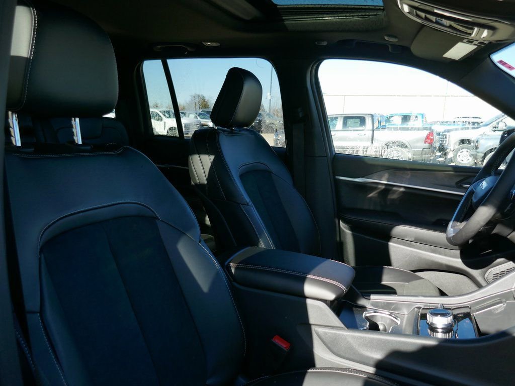 New 2026 Jeep Grand Cherokee Altitude image 9