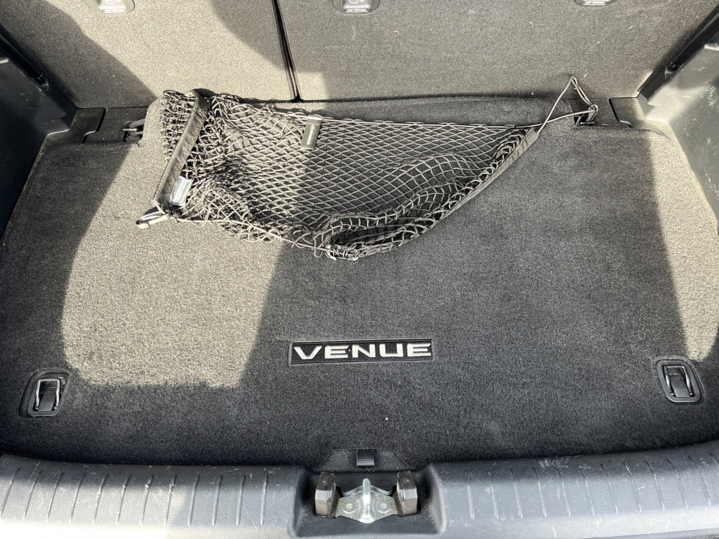 Used 2022 Hyundai Venue Limited FWD image 11