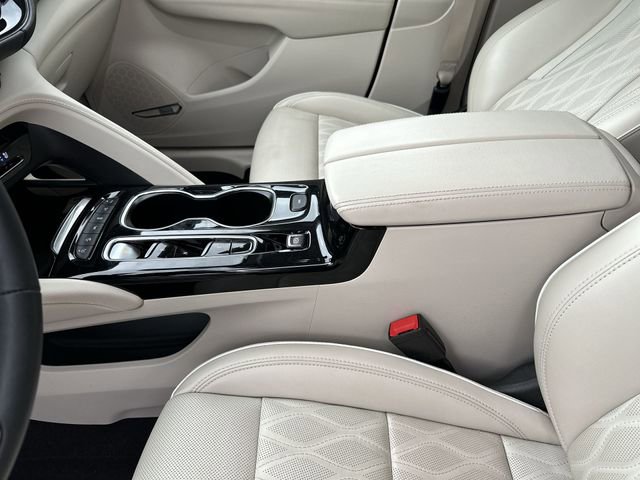 Used 2022 Buick Envision Avenir w/ Technology Package II image 22