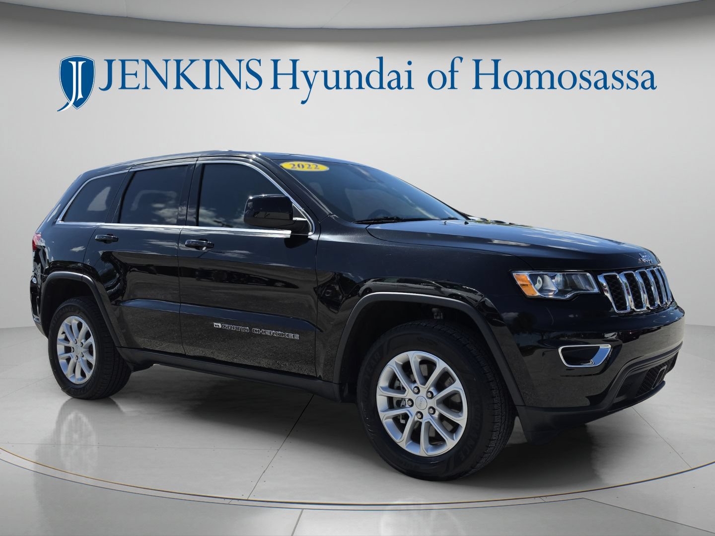 Used 2022 Jeep Grand Cherokee Laredo X RWD image 2