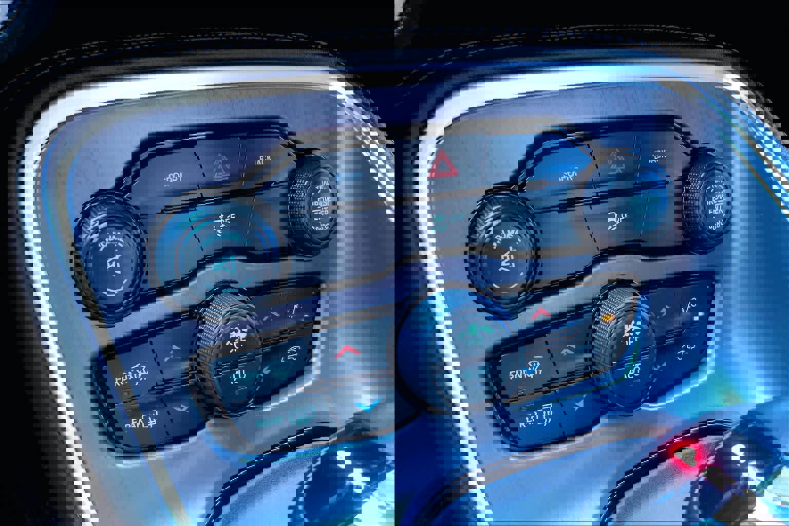 Used 2016 Dodge Challenger SXT image 33