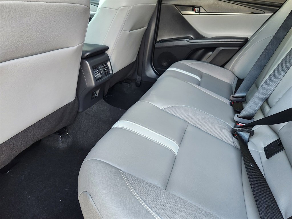 Used 2025 Toyota Camry SE image 21