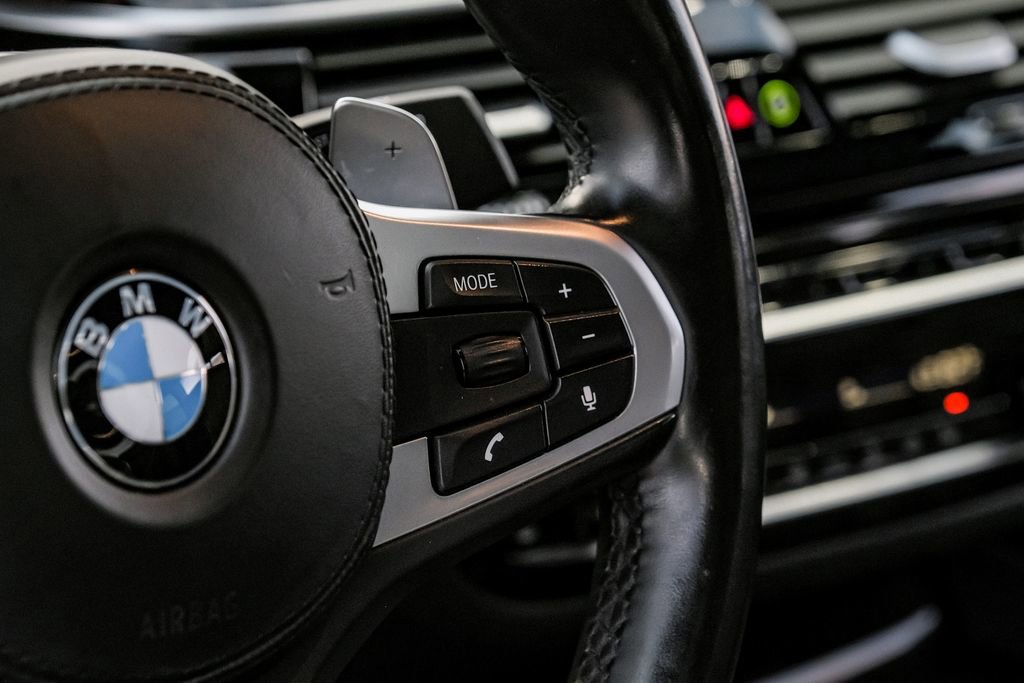 Used 2018 BMW 540i xDrive w/ M Sport Package image 16