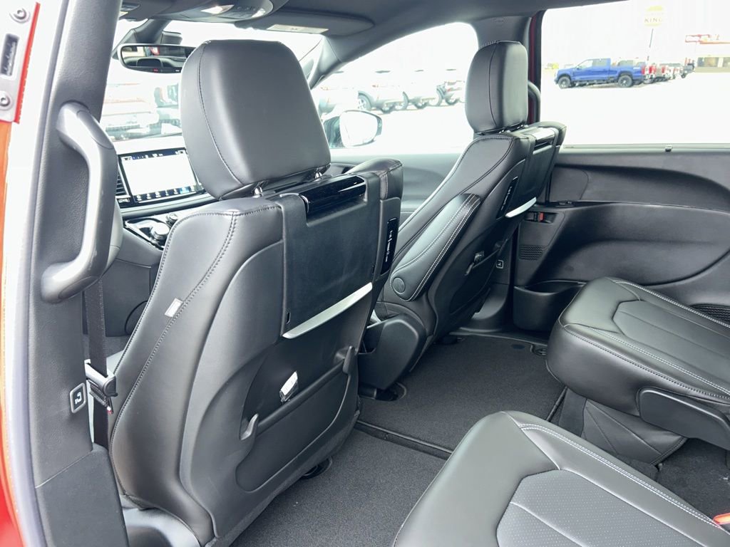 New 2026 Chrysler Pacifica Select image 17