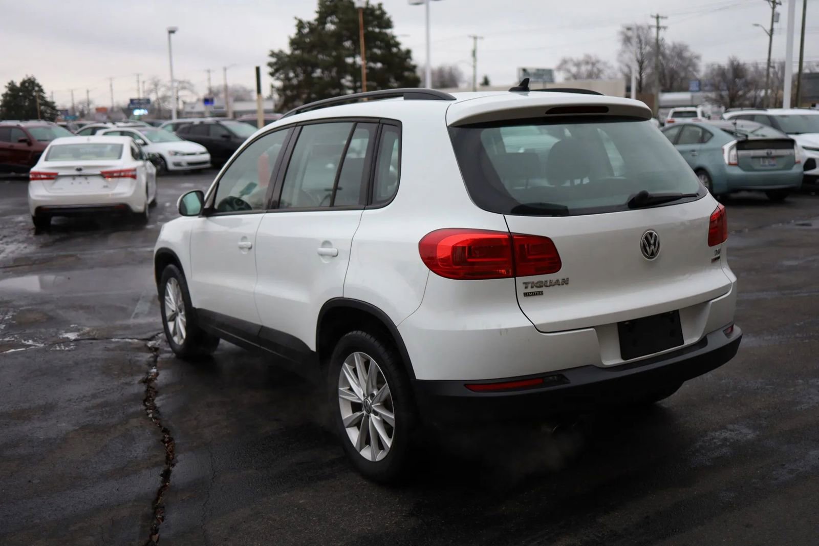 Used 2017 Volkswagen Tiguan S image 7