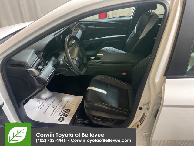 Used 2025 Toyota Camry SE image 9