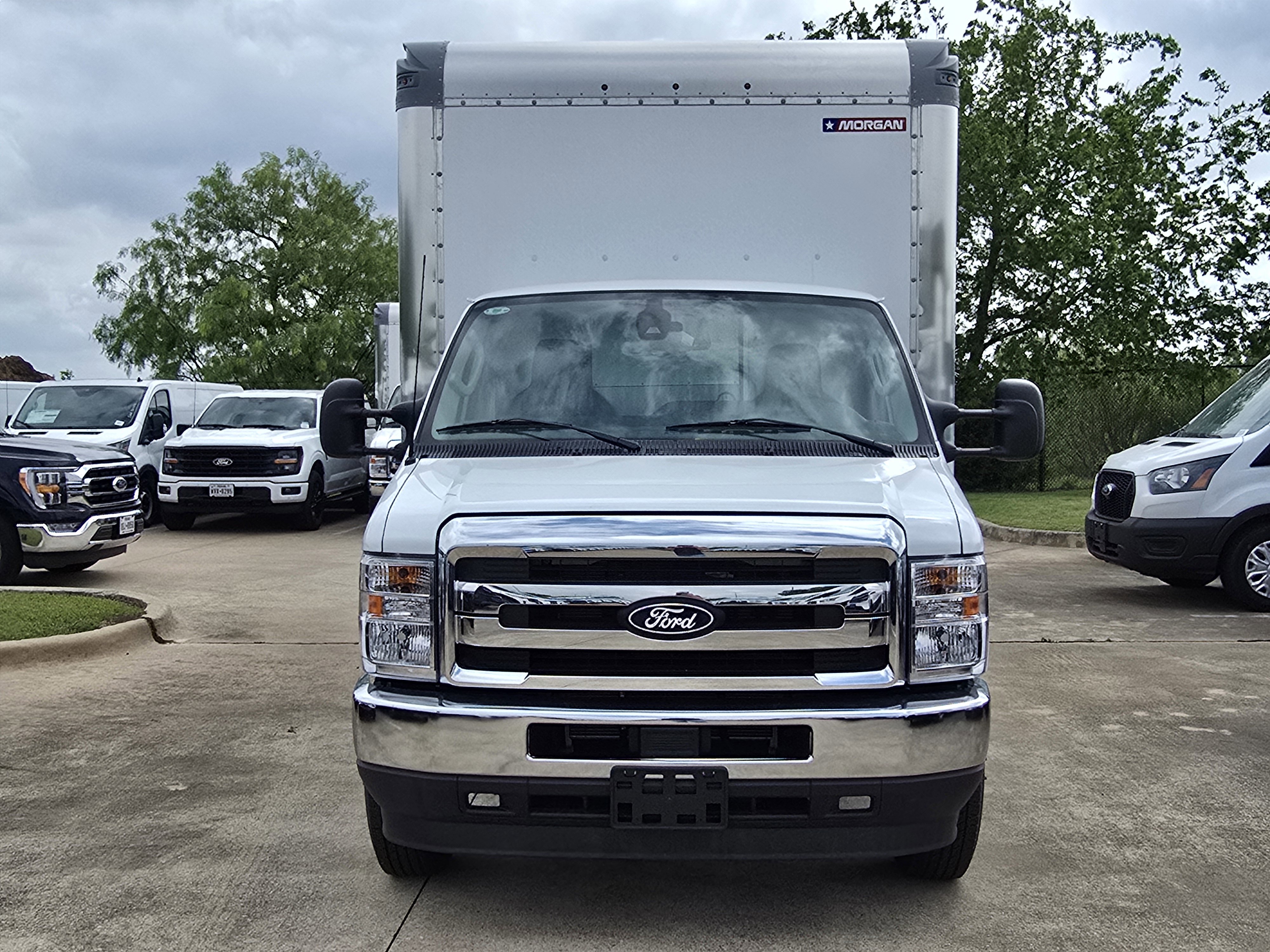 New 2026 Ford E-450 and Econoline 450 Super Duty w/ Driver's Safety Package RWD image 2