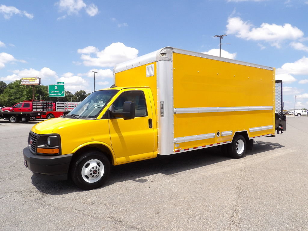 Used 2017 GMC Savana 3500 Extended RWD image 3