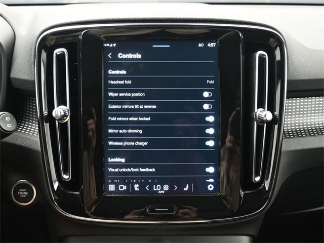 Used 2024 Volvo XC40 B5 Plus image 15