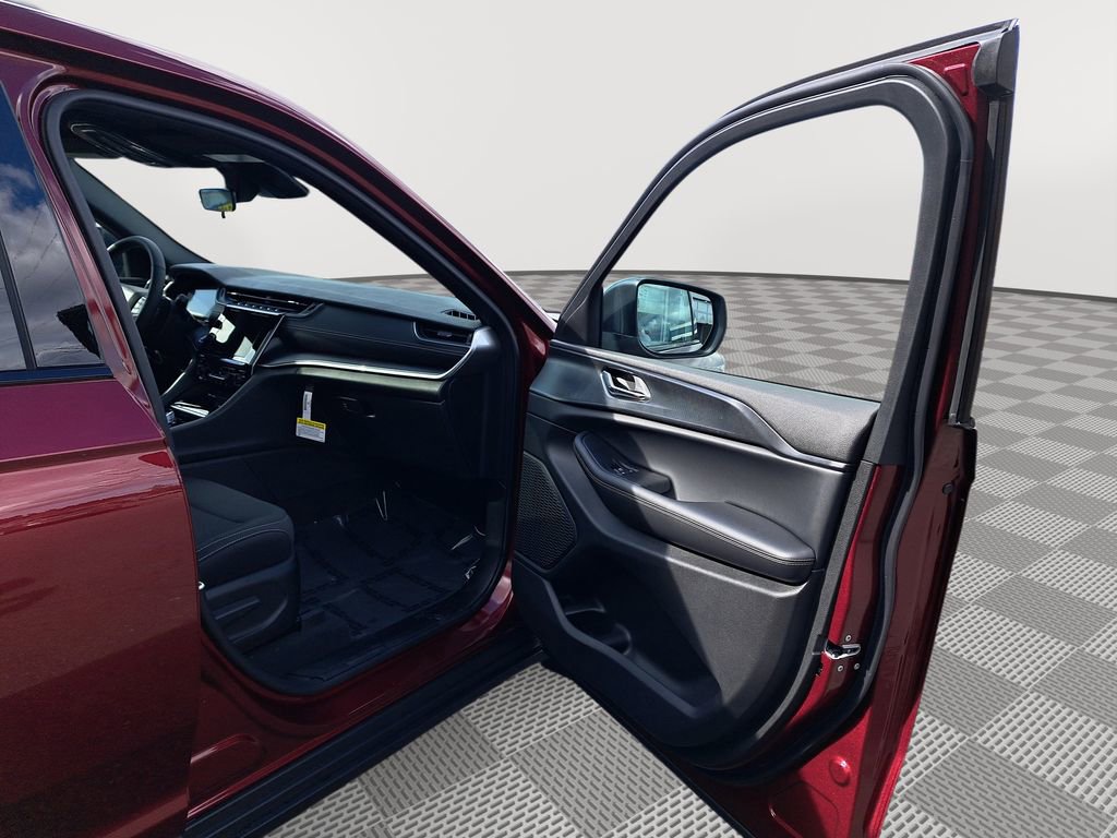 New 2025 Jeep Grand Cherokee Laredo X w/ Luxury Tech Group I image 19