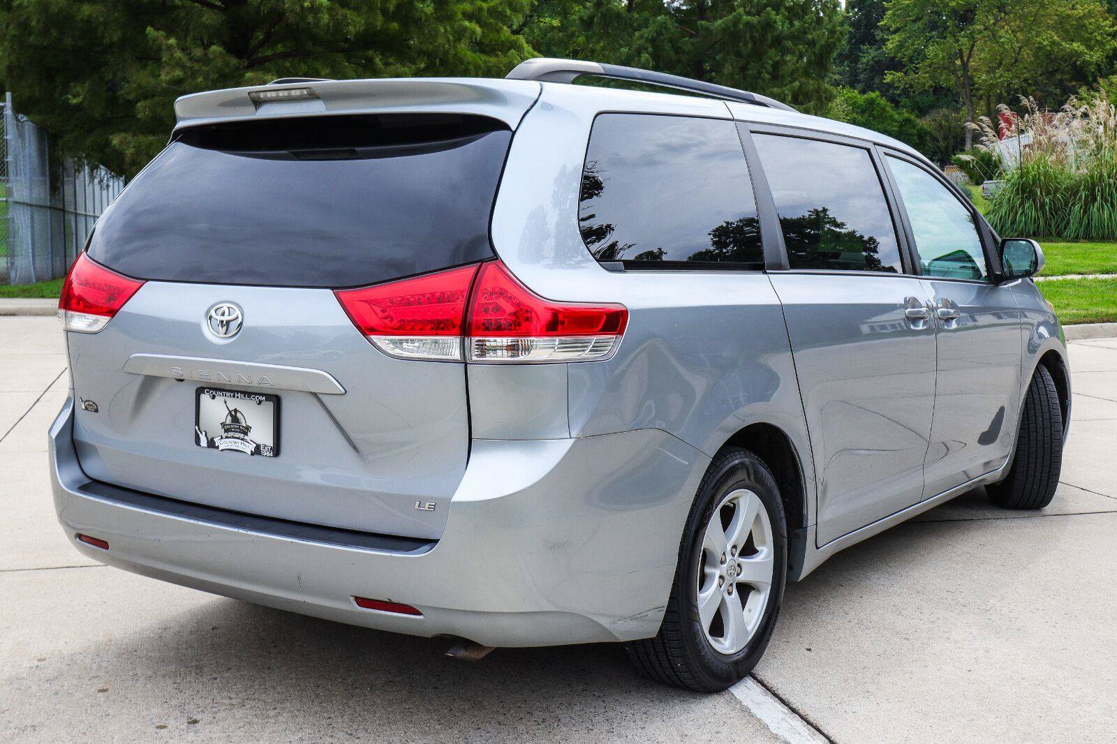 Used 2011 Toyota Sienna LE w/ Towing Pkg FWD image 11
