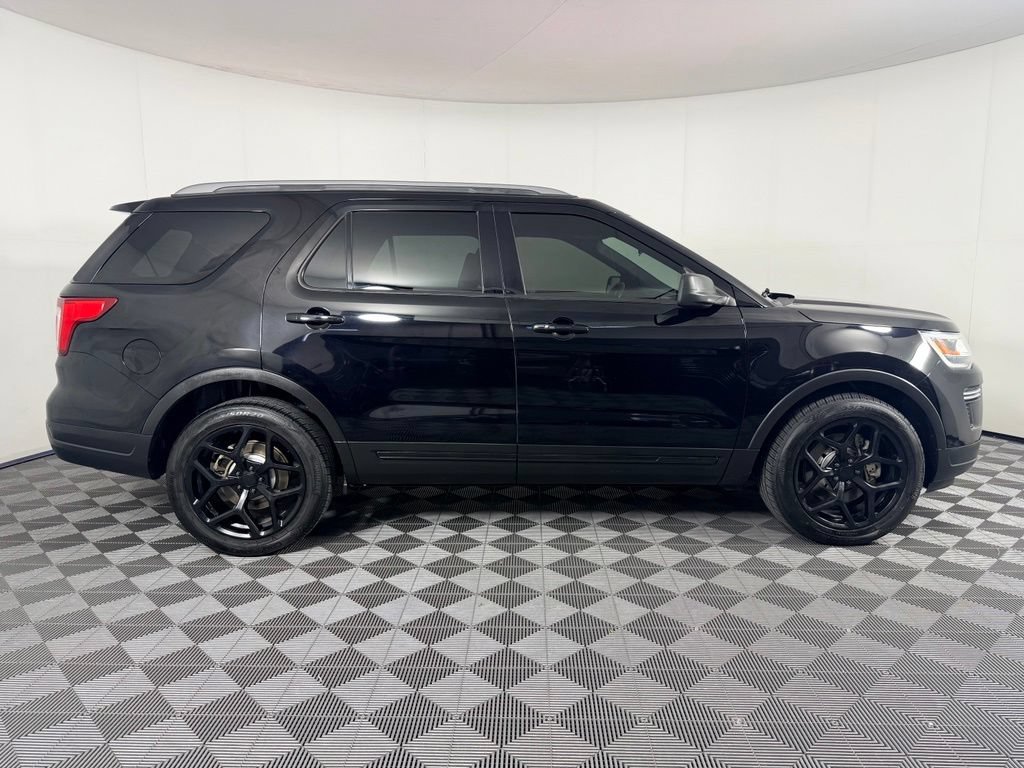 Used 2018 Ford Explorer XLT FWD image 6