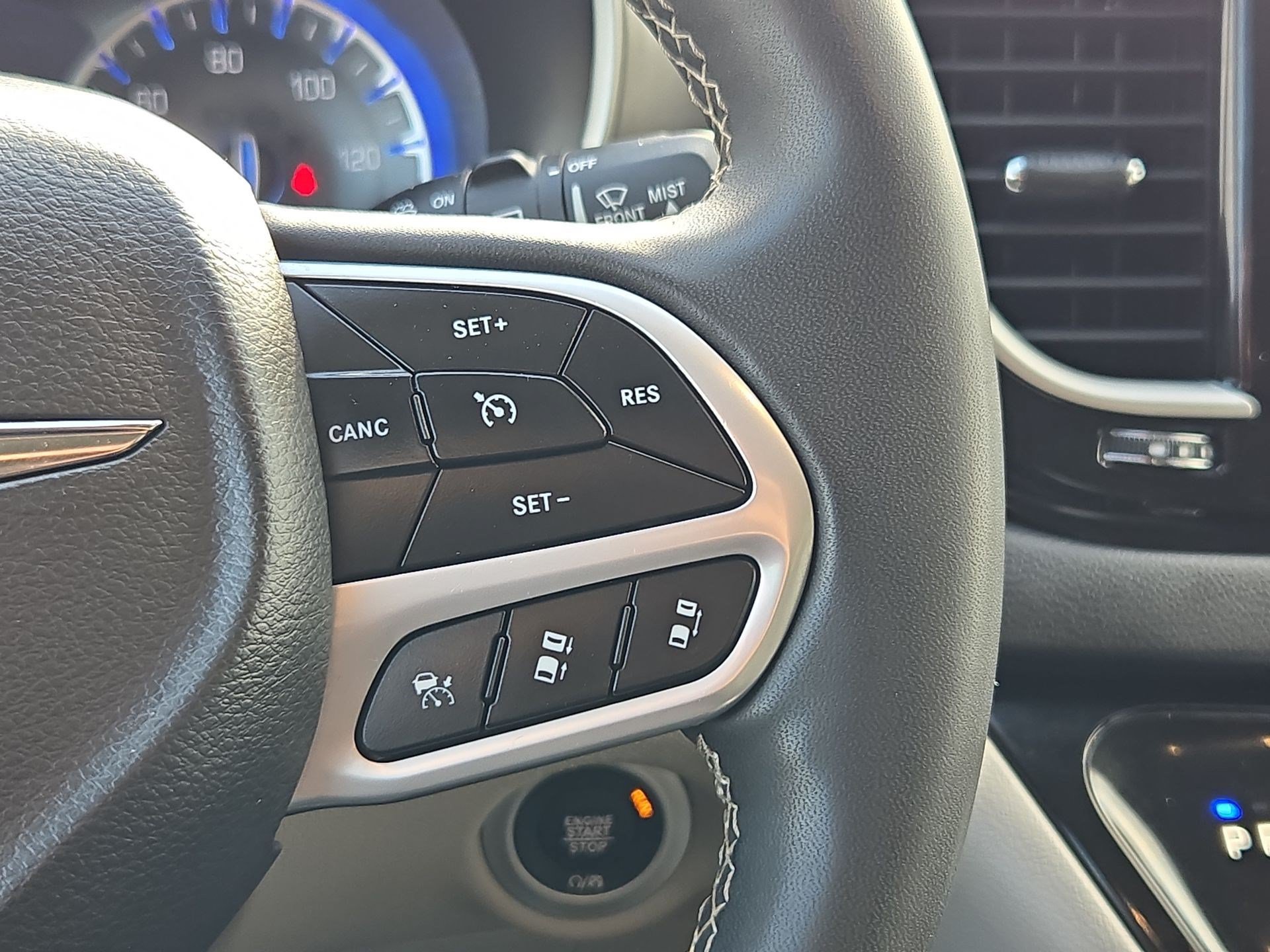 Used 2023 Chrysler Pacifica Touring-L FWD image 19