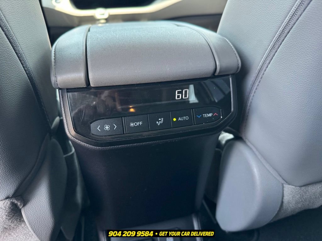 Used 2021 Toyota Highlander Limited FWD image 31