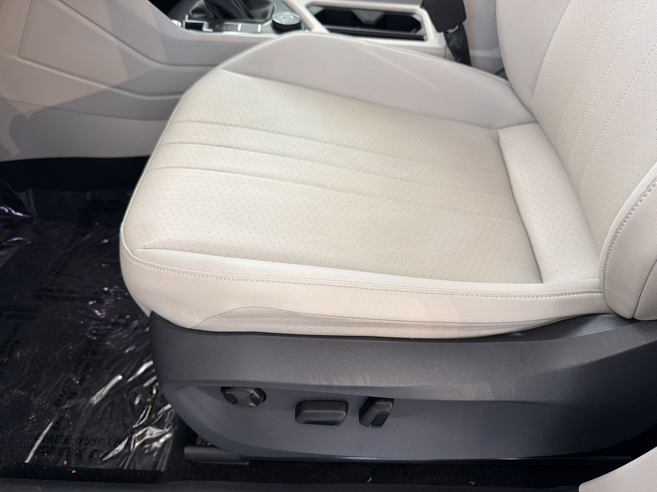 Used 2023 Volkswagen Tiguan SE w/ Panoramic Sunroof Package AWD/4WD image 14