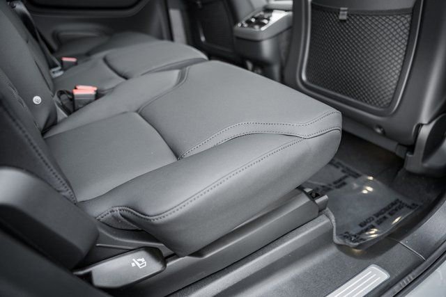 New 2026 Volvo XC90 B6 Plus w/ Protection Package Premier image 31