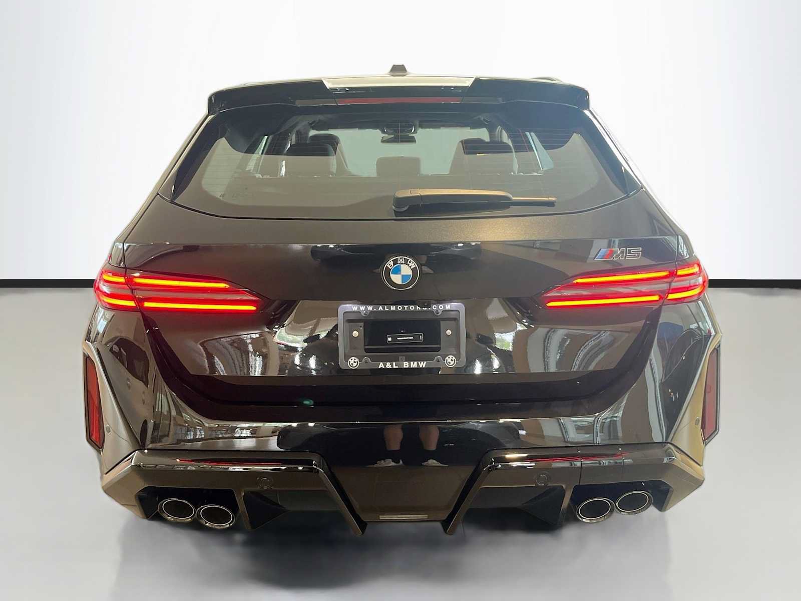 New 2027 BMW M5 Touring AWD/4WD image 4