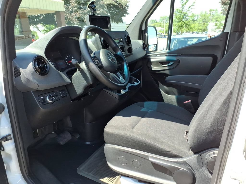 Used 2020 Mercedes-Benz Sprinter 2500 image 12