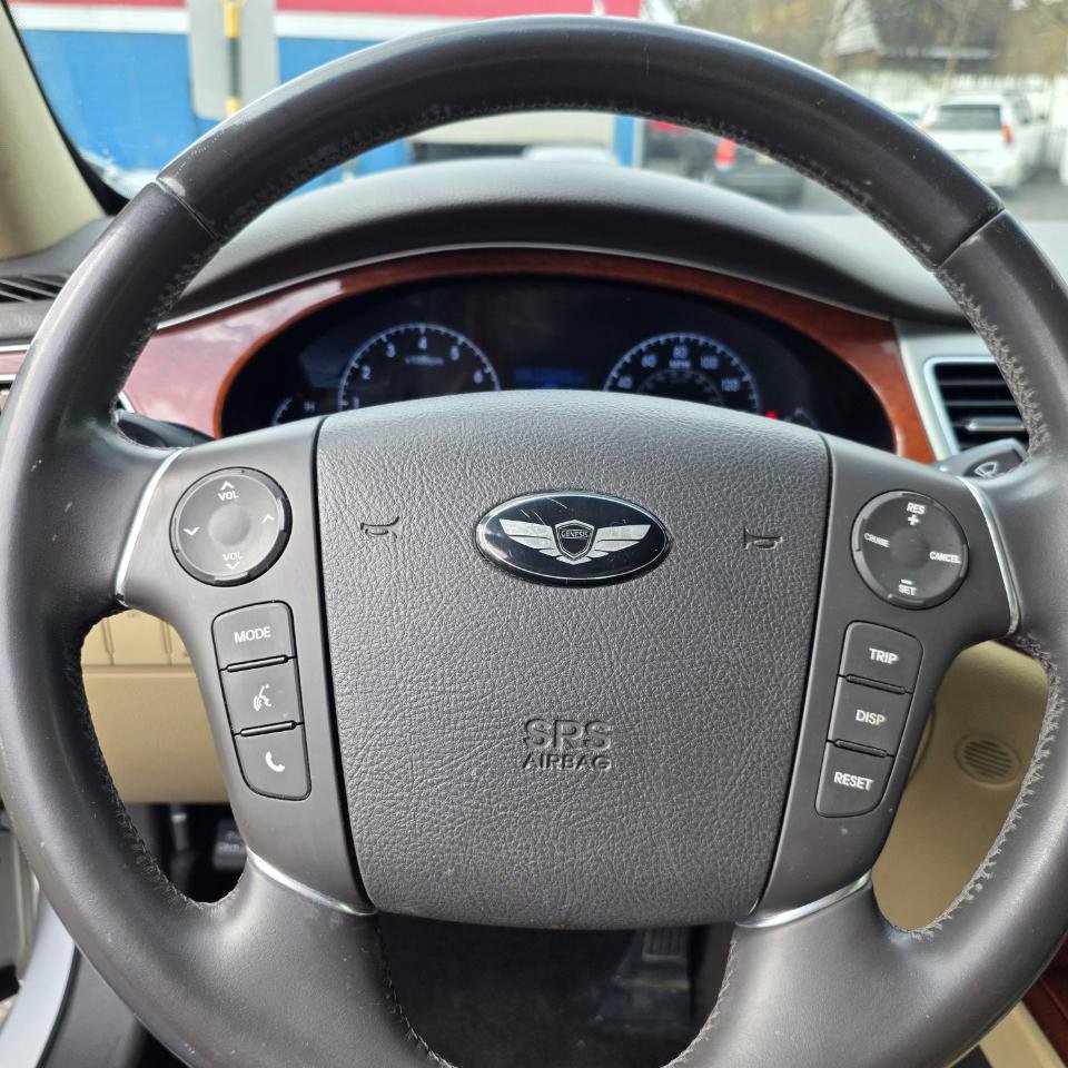 Used 2013 Hyundai Genesis 3.8 image 17