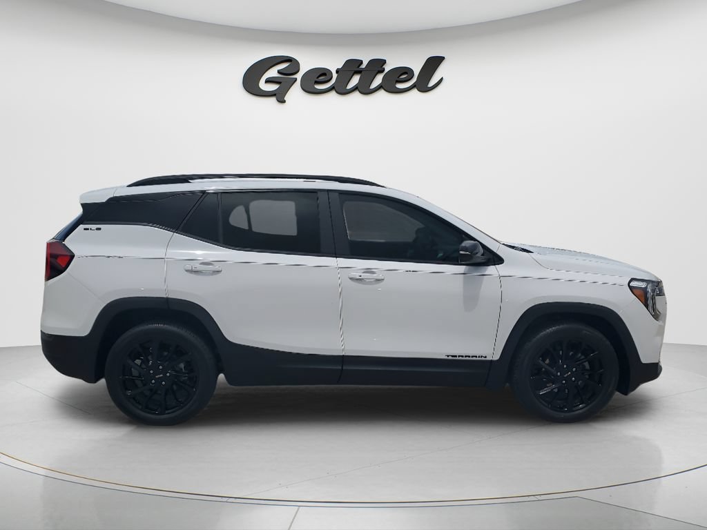 Used 2024 GMC Terrain SLE w/ Driver Convenience Package FWD image 4