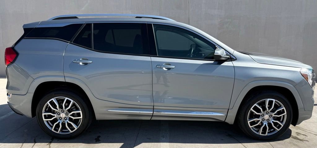 Used 2024 GMC Terrain Denali AWD/4WD image 4
