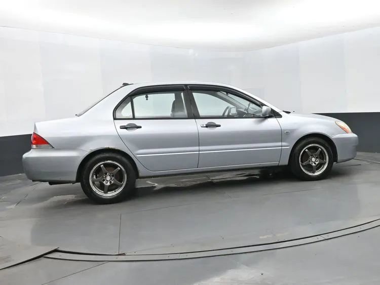 Used 2005 Mitsubishi Lancer ES FWD image 4