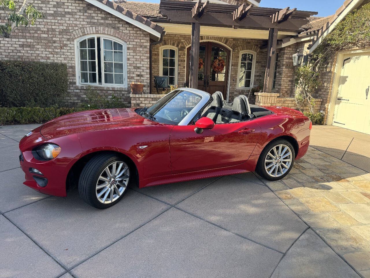 Used 2017 FIAT 124 Spider Lusso RWD image 1