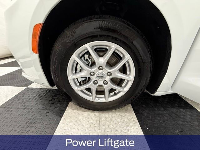 Used 2023 Chrysler Pacifica Touring-L image 11