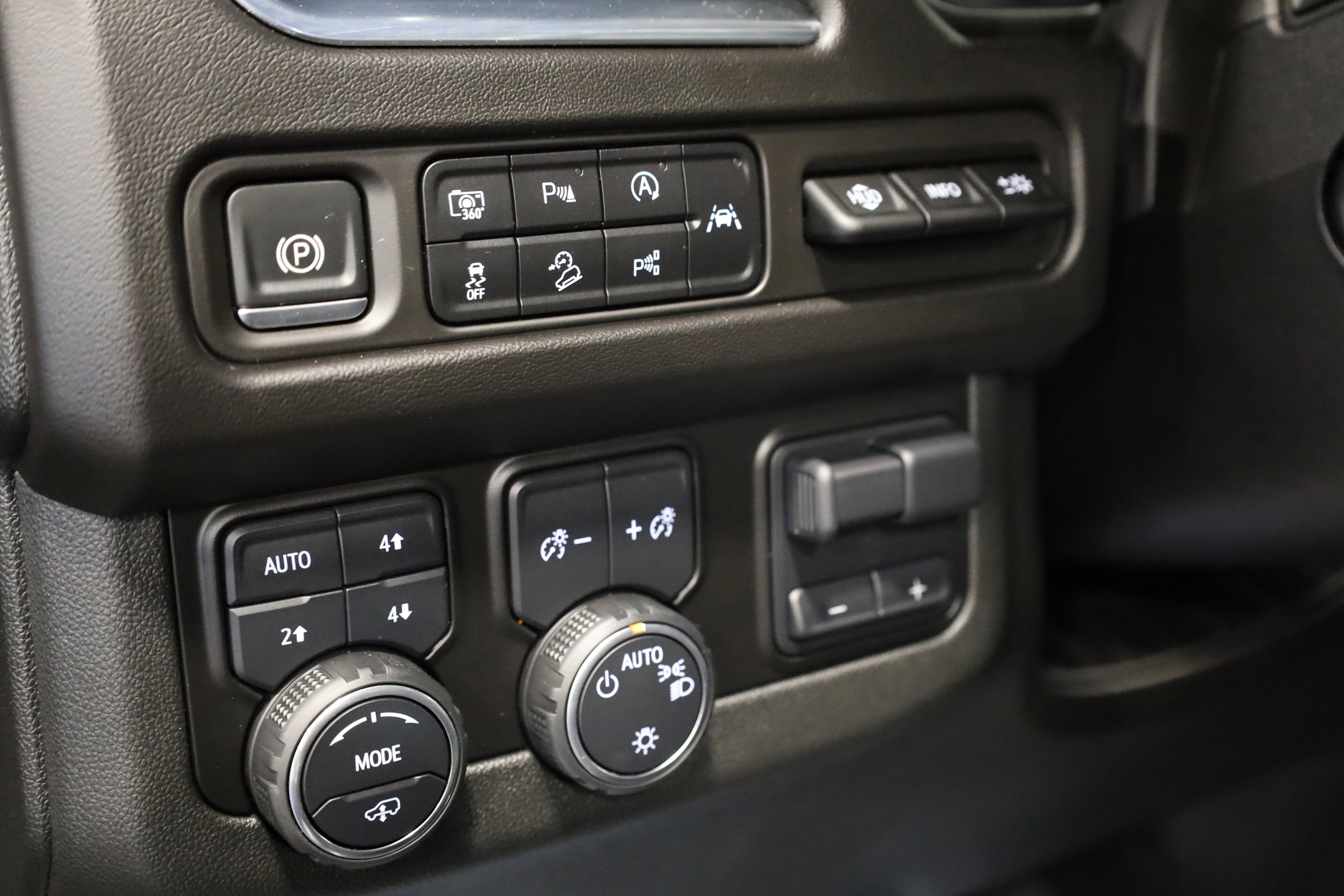 Used 2024 Chevrolet Suburban High Country w/ Advanced Technology Package image 19