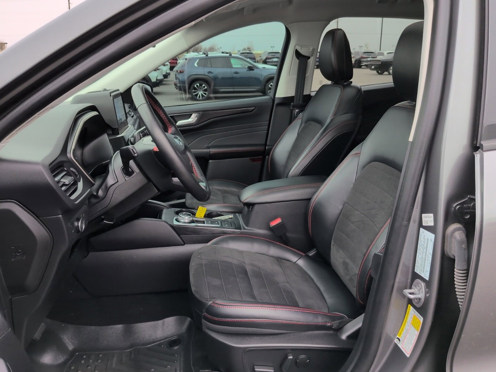 Used 2022 Ford Escape SEL w/ SEL Stealth AWD Package image 10
