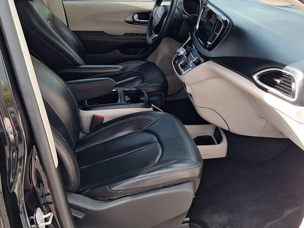 Used 2022 Chrysler Pacifica Touring-L FWD image 25