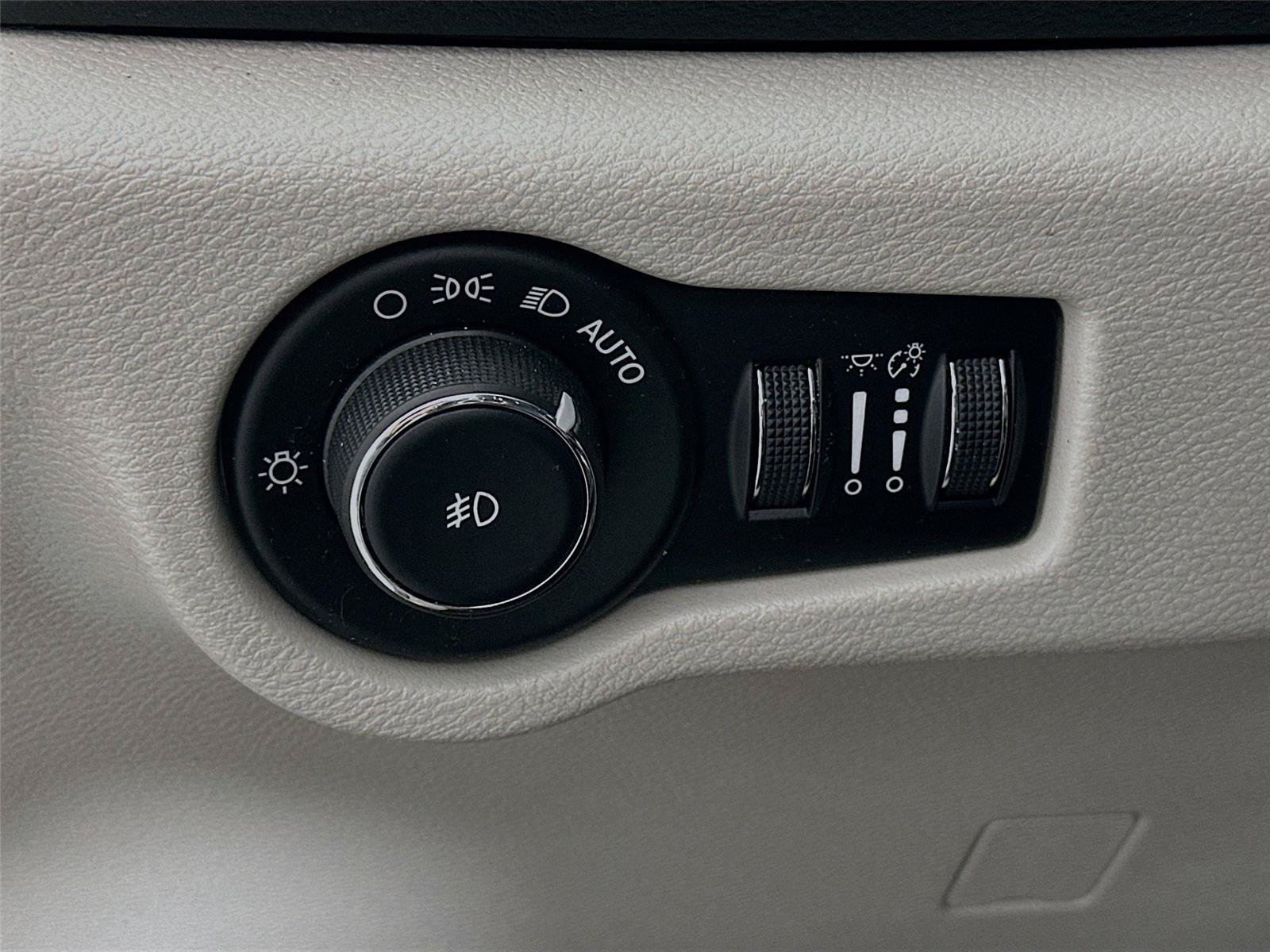 Used 2017 Chrysler Pacifica Touring-L FWD image 14