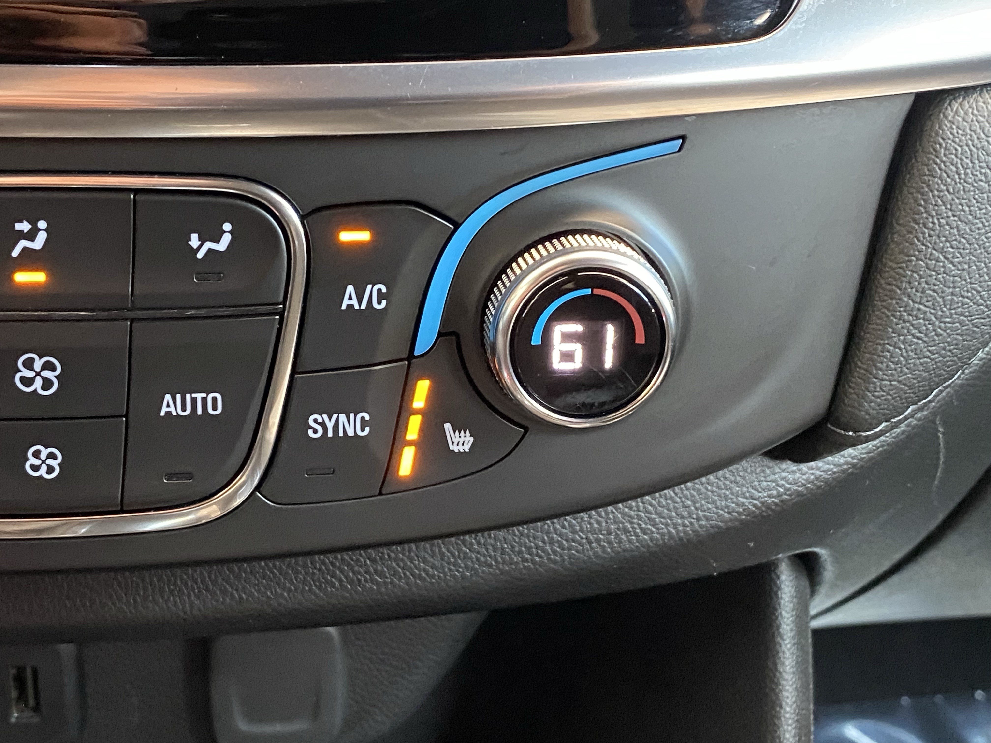 Used 2022 Chevrolet Traverse LT FWD image 35