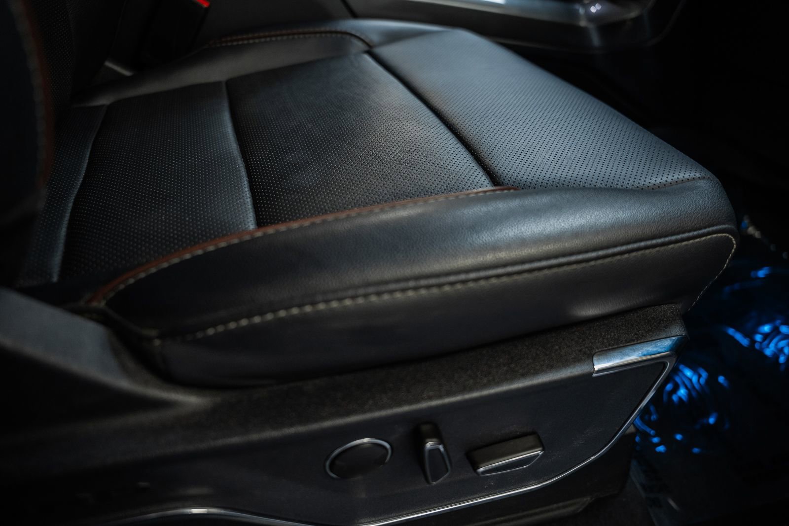 Certified 2023 Ford F150 Lariat w/ Equipment Group 502A High image 42