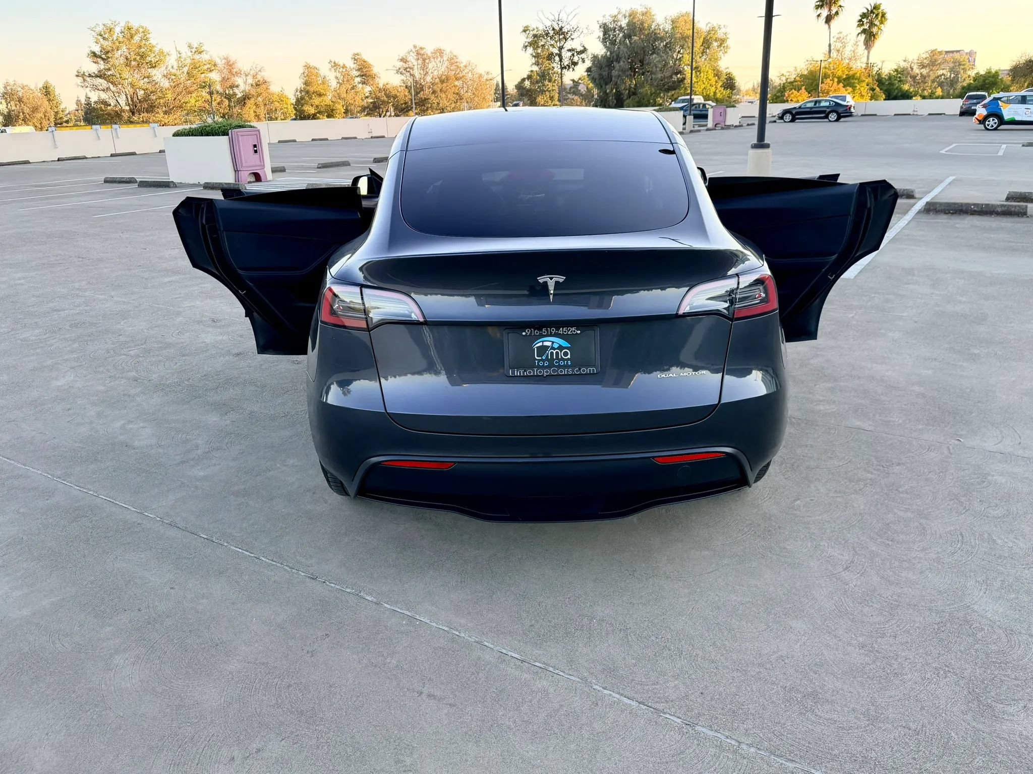 Used 2025 Tesla Model Y Long Range AWD/4WD image 35