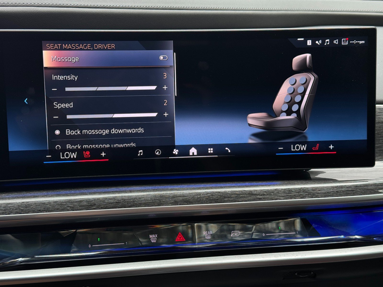 Used 2023 BMW i7 xDrive60 w/ Executive Package 2 AWD/4WD image 30