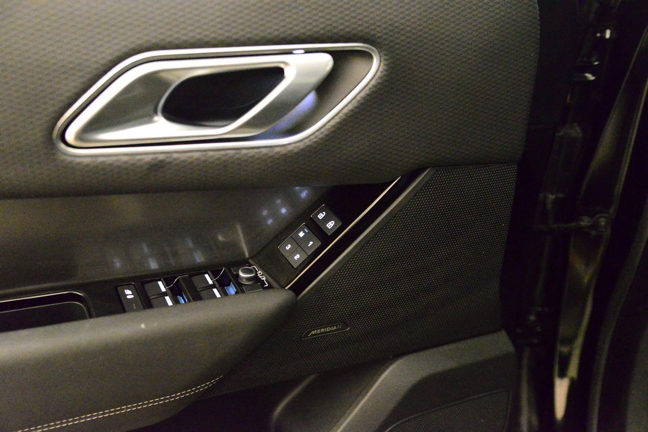 Used 2023 Land Rover Range Rover Velar S image 11