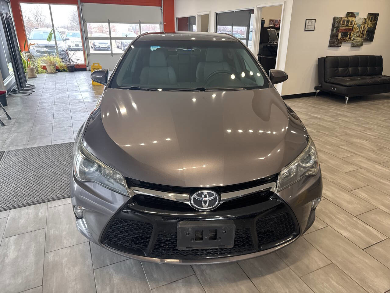 Used 2015 Toyota Camry SE image 5
