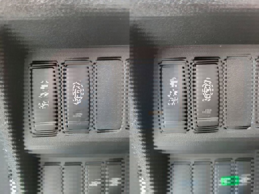 Used 2020 Nissan Rogue Sport S image 18