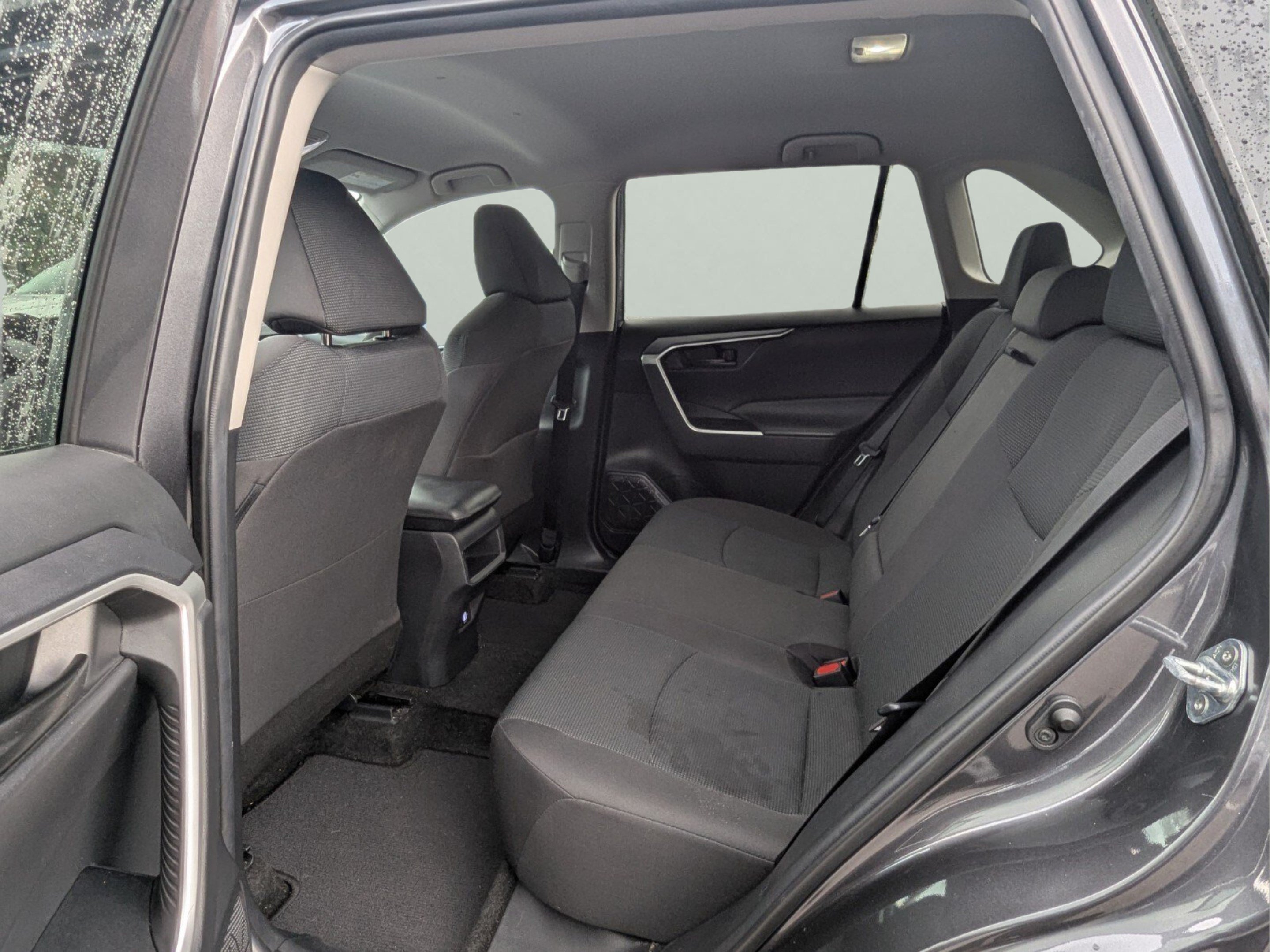 Used 2021 Toyota RAV4 LE FWD image 30
