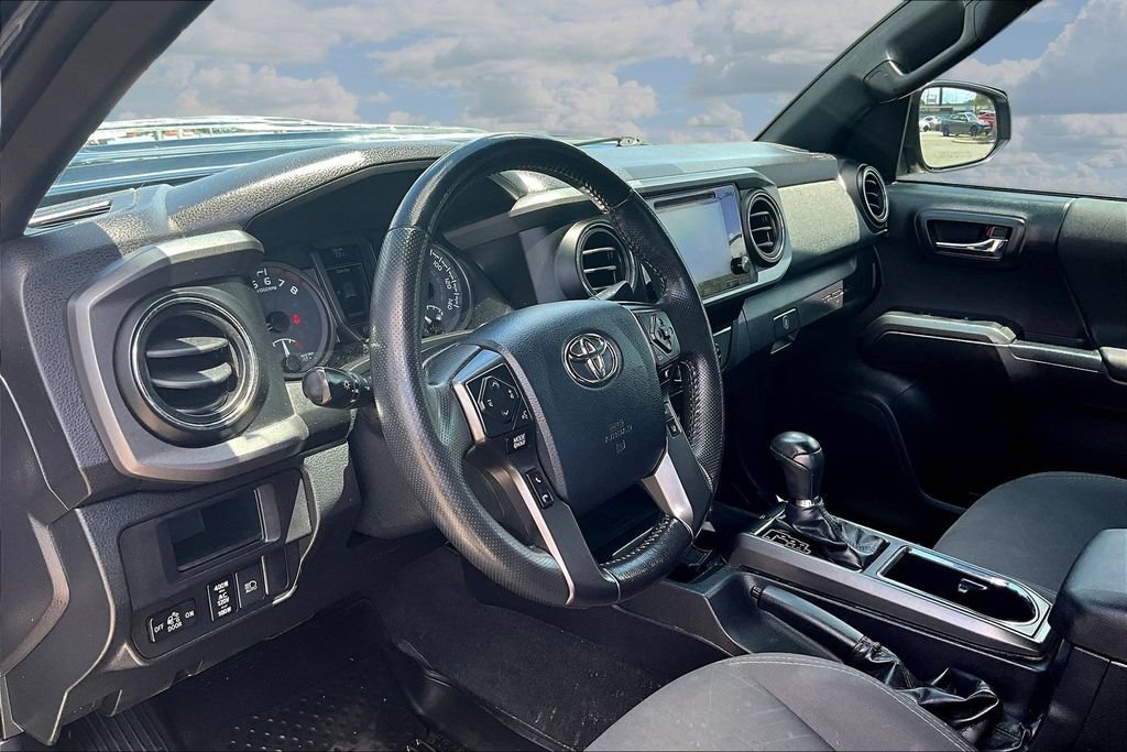 Used 2018 Toyota Tacoma TRD Sport w/ Technology Package AWD/4WD image 16