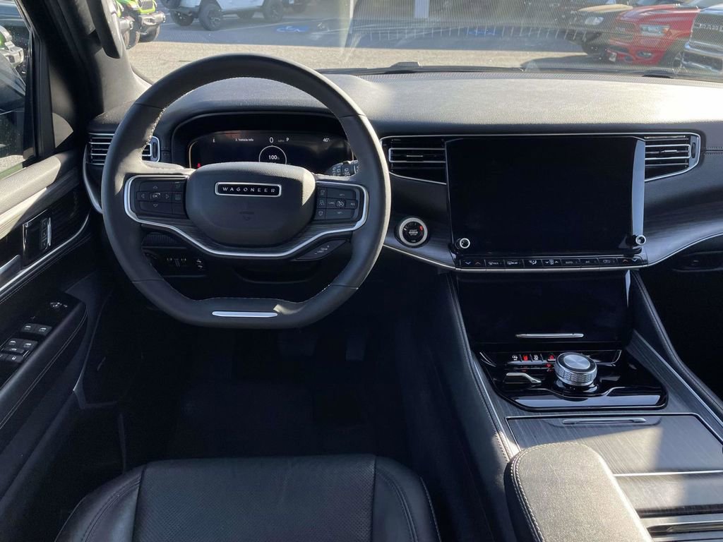 Certified 2024 Jeep Wagoneer Series II w/ Flexible Seating Group image 22