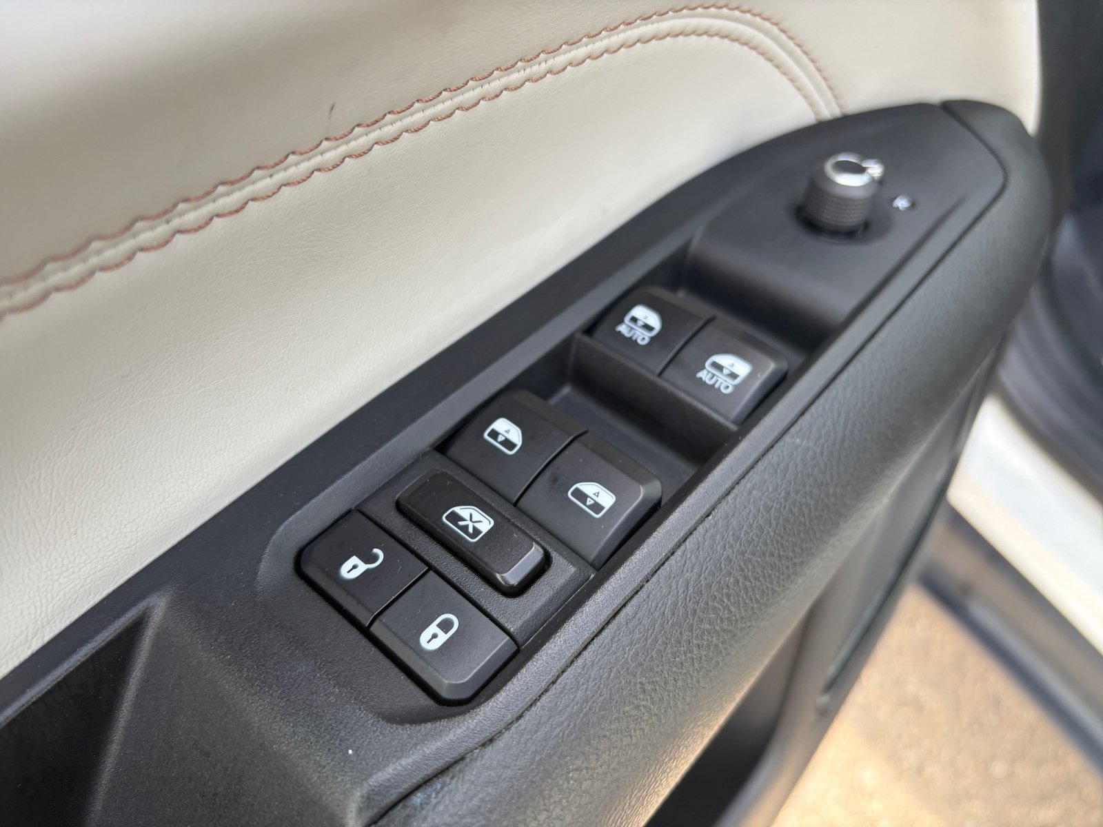 Used 2024 Jeep Compass Limited AWD/4WD image 16